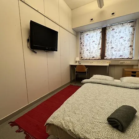 Auberge de jeunesse Office House Services 660 *